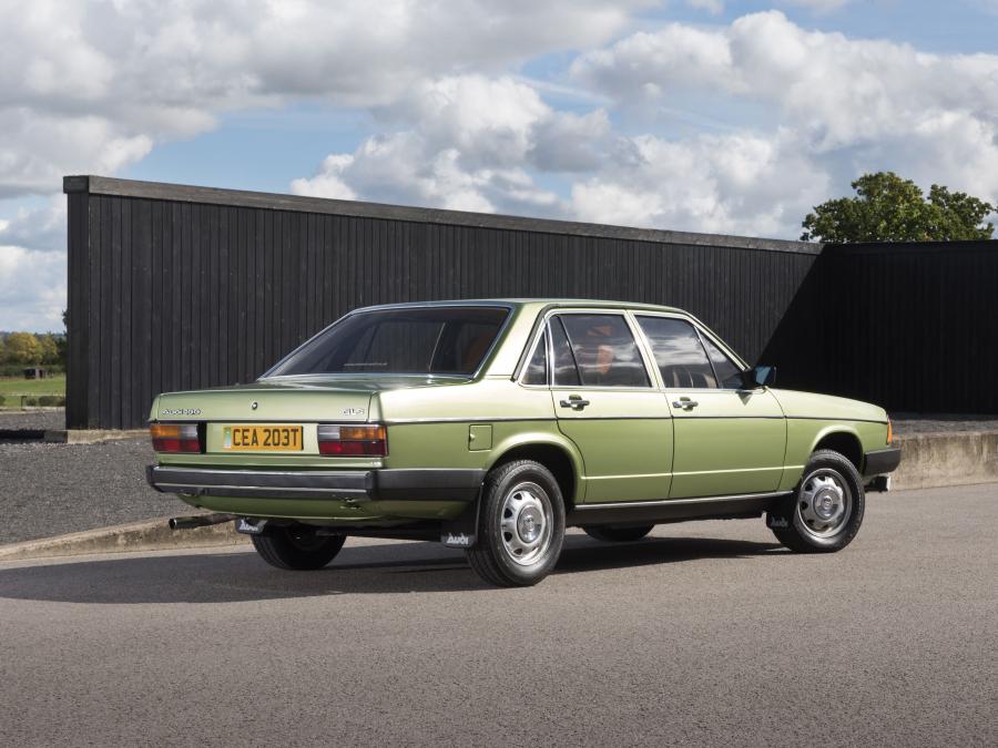  Audi 100 (C2) 1976 года  (UK) (фото 7 из 12)